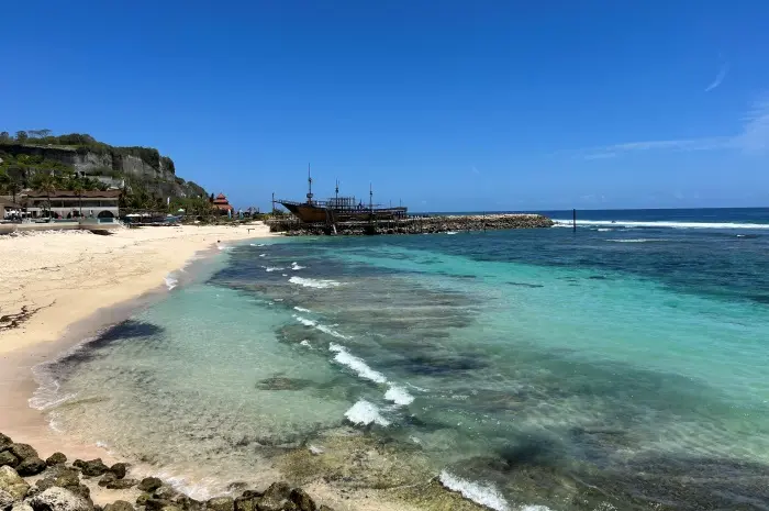 Melasti Beach, Enjoying the Beauty of the Beach While Savoring Culinary Delights in Bali